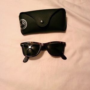 Ray-Ban Wayfarer Sunglasses - Tortoise